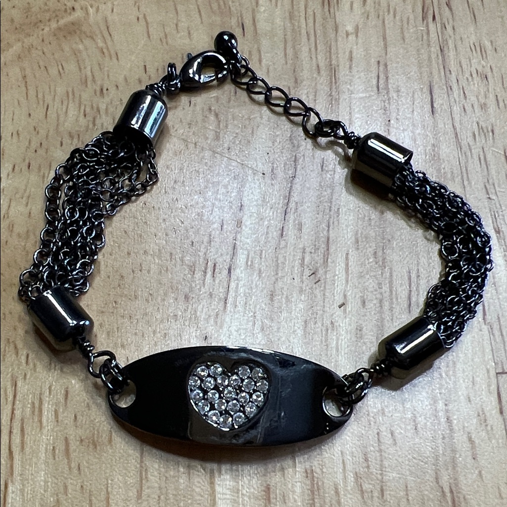 Lia Sophia Black Bracelet With Silver Heart 10$